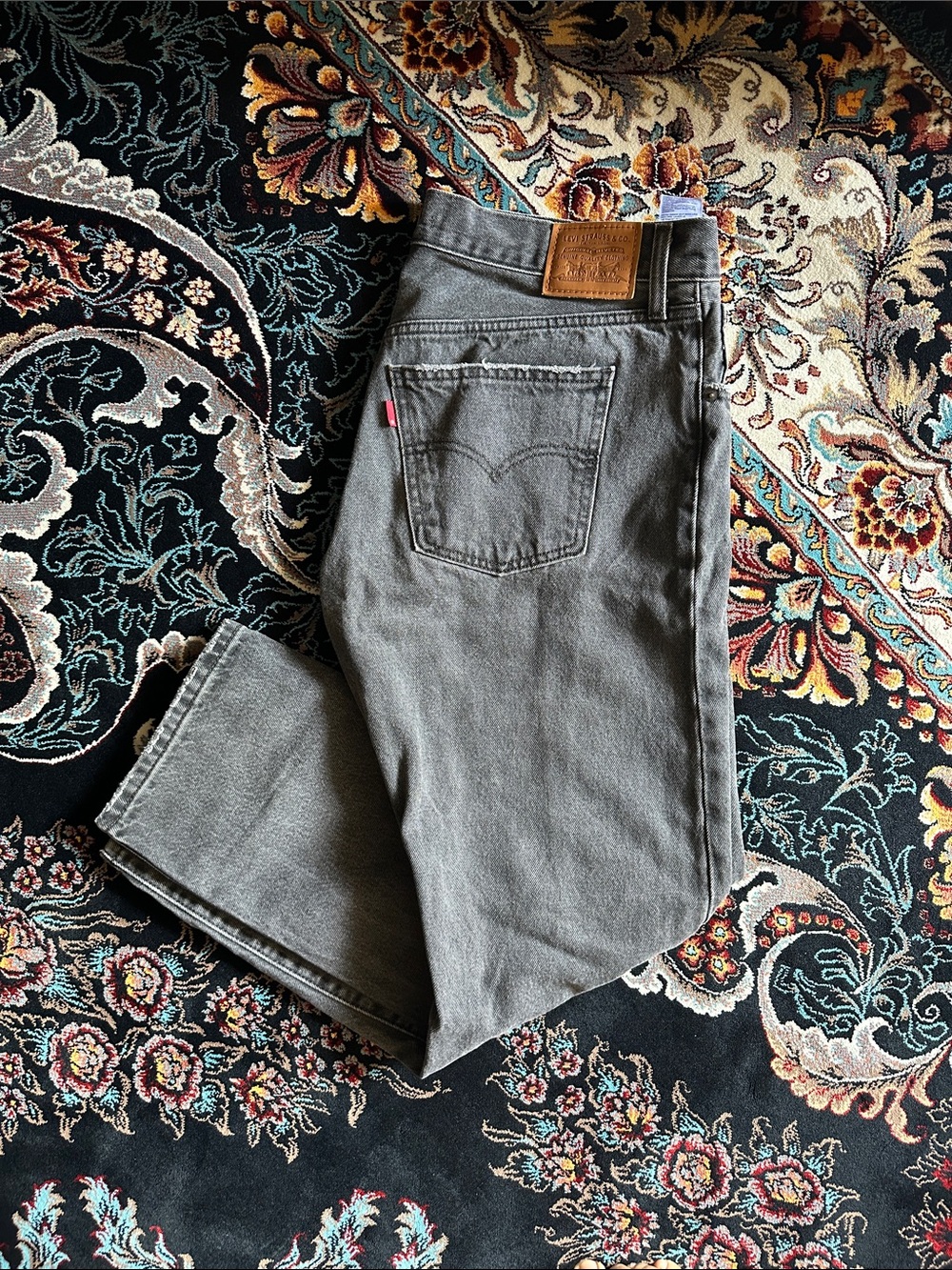 Levi's Washed Black Middy Straight Women's Jeans size 33